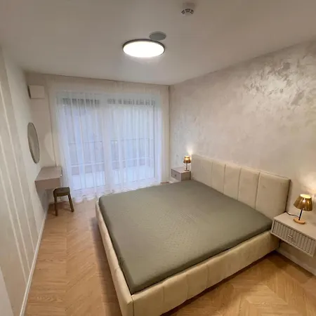 S Dvoma Izbami Apartmán